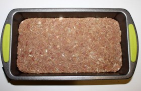 Осторожно перекладываем в форму и ставим в середину духовки, которая уже нагрелась до 190-200°. Оставляем запекаться на час.