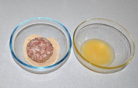 И панируем в сухарях (лучше, если есть свои,  домашние ).