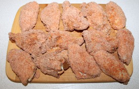 Все кусочки готовы к жарке.