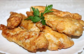 В кипящем масле прожариваются кусочки быстро, и не надо их пережаривать.