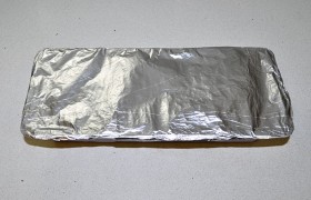 Запаковываем верх фольгой и отправляем запекаться в духовку при 150-155° на 2 часа.