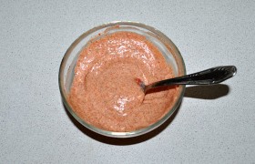 Собираясь готовить, смешиваем все компоненты маринада.
