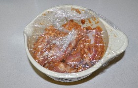 Для маринования накрываем плотно и ставим на холод минимум на 3 часа.