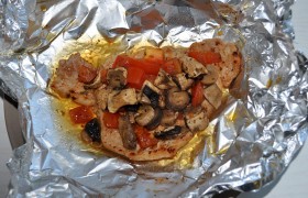С разварной картошечкой, свежими и маринованными овощами – очень вкусно!