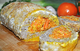 Мясной рулет с морковью