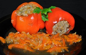 Перцы с мясом и рисом