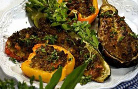 Фаршированные мясом и сыром овощи