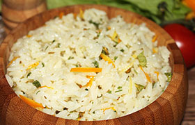 Отварной рис с чесноком и розмарином