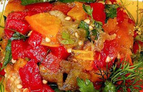 Картофель с овощной икрой