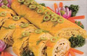 Рулет с начинкой из рыбы и сыра