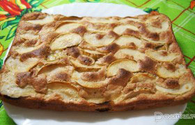 Шарлотка с яблоками