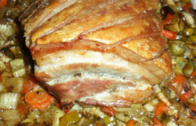 Свиная грудинка, запеченная с овощами