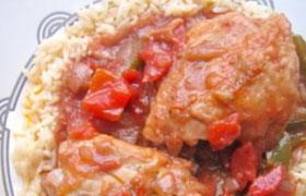 Стейки тунца с овощным соусом