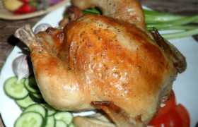 Праздничная курица с яблоками
