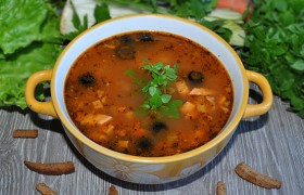 Быстрая вкусная солянка