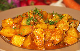 Свинина с картофелем и карри в мультиварке