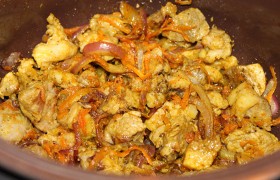Свинина с картофелем и карри в мультиварке - фото №5
