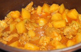 Свинина с картофелем и карри в мультиварке - фото №7