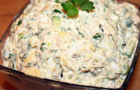Салат из горбуши с огурцами