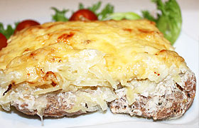 Свинина, запеченная с натертым картофелем