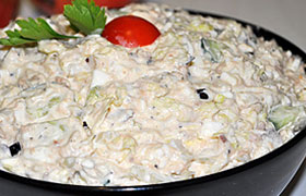 Салат из пекинской капусты с горбушей