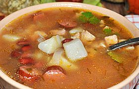 Фасолевый суп с колбасками по-немецки