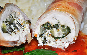 Куриные рулетики с начинкой в беконе