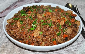 Гречка с мясом и грибами в мультиварке