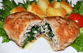 Мясные котлеты с зеленью и маслом
