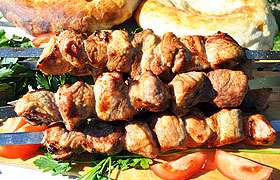 Шашлык, маринованный в квасе со специями