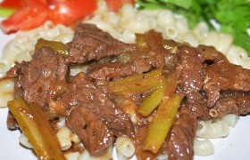 Говядина в соусе с сельдереем
