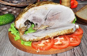 Запеченная свиная лопатка с горчицей