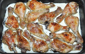 Куриные ножки в молочно-чесночном соусе