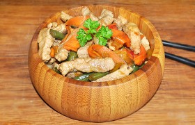 Свинина стир-фрай с зеленой фасолью