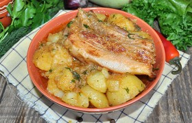Маринованные ребрышки с картофелем в мультиварке