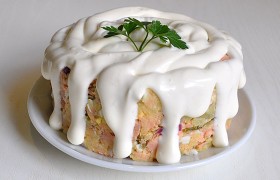 Салат с горбушей горячего копчения