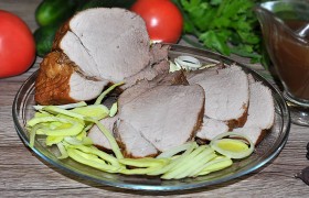 Тушеная куском свинина Чашу