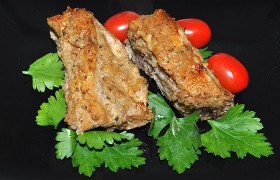 Свиные ребрышки в луковом маринаде