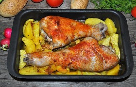 Запеченные голени индейки с картофелем