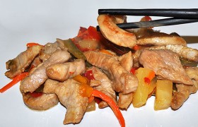 Свинина по-китайски с ананасом