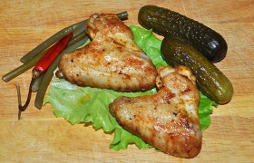 Запеченные крылышки с паприкой и горчицей