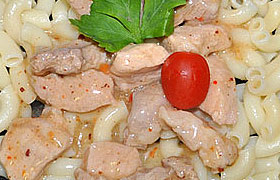 Свинина, тушенная с аджикой