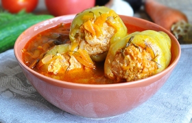 Перцы, фаршированные мясом индейки и рисом