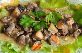 Куриные сердечки с баклажанами