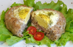Котлеты, запеченные с яйцами