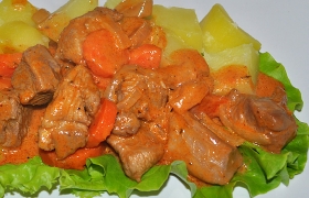 Гуляш из мяса голеней индейки