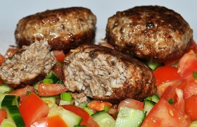 Мясные котлеты с бородинским хлебом
