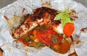 Курица с овощами, запеченная в пергаменте