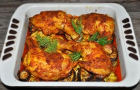 Куриные окорочка с овощами в духовке