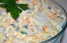 Салат из кальмаров с овощами